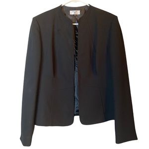 Stressa lined black blazer suit jacket ladies 14 
Single eye and hook closure